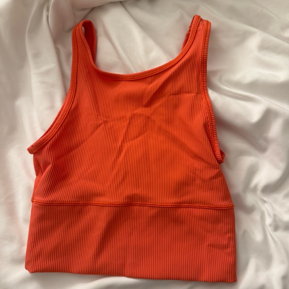 Lululemon power pivot tank size 4
